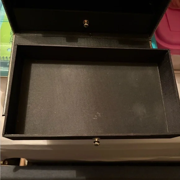 Elegant Gold Cosmetic Case - Picture 4 of 14